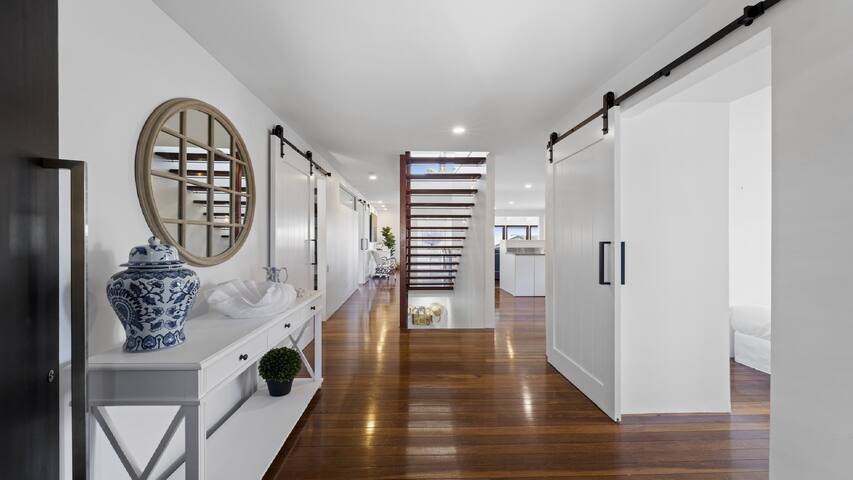 Victoria’s Ocean Escape – Shared Pool and Yard gallery image 4