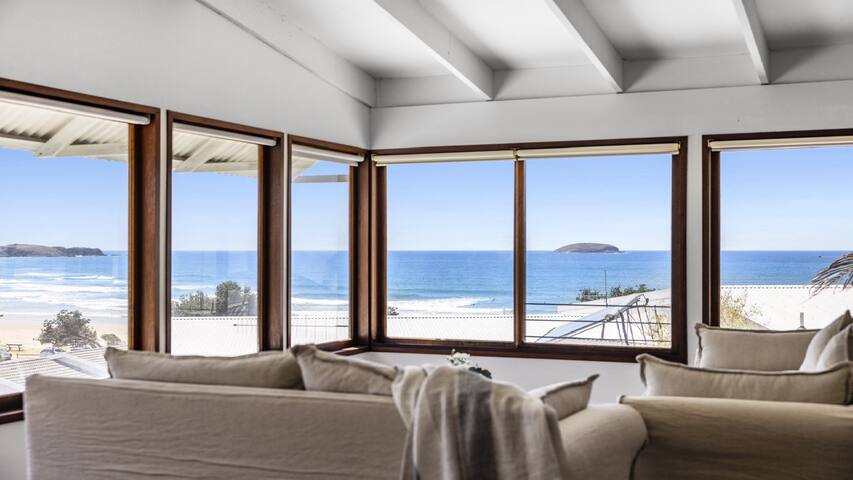 Victoria’s Ocean Escape – Shared Pool and Yard gallery image 2