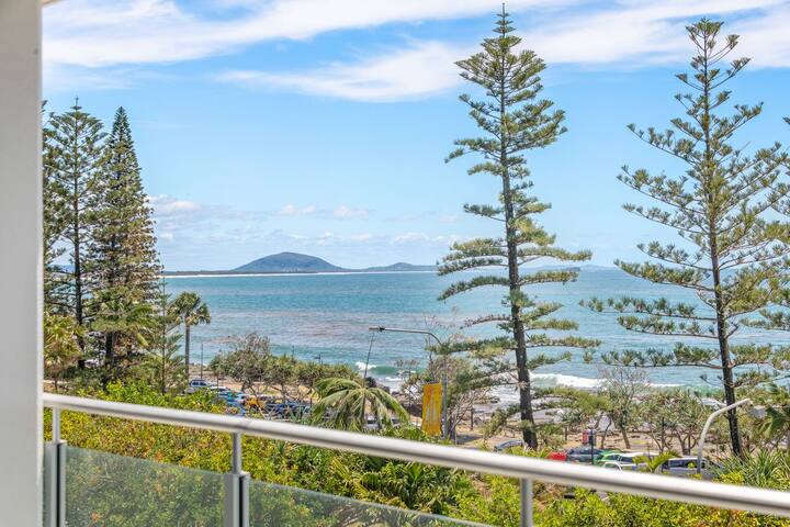 Sirocco 404 luxurious 3 bedroom oceanfront unit gallery image 4