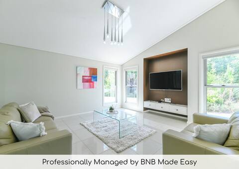 Southlakes Haven - Lake Views, Pets Allowed