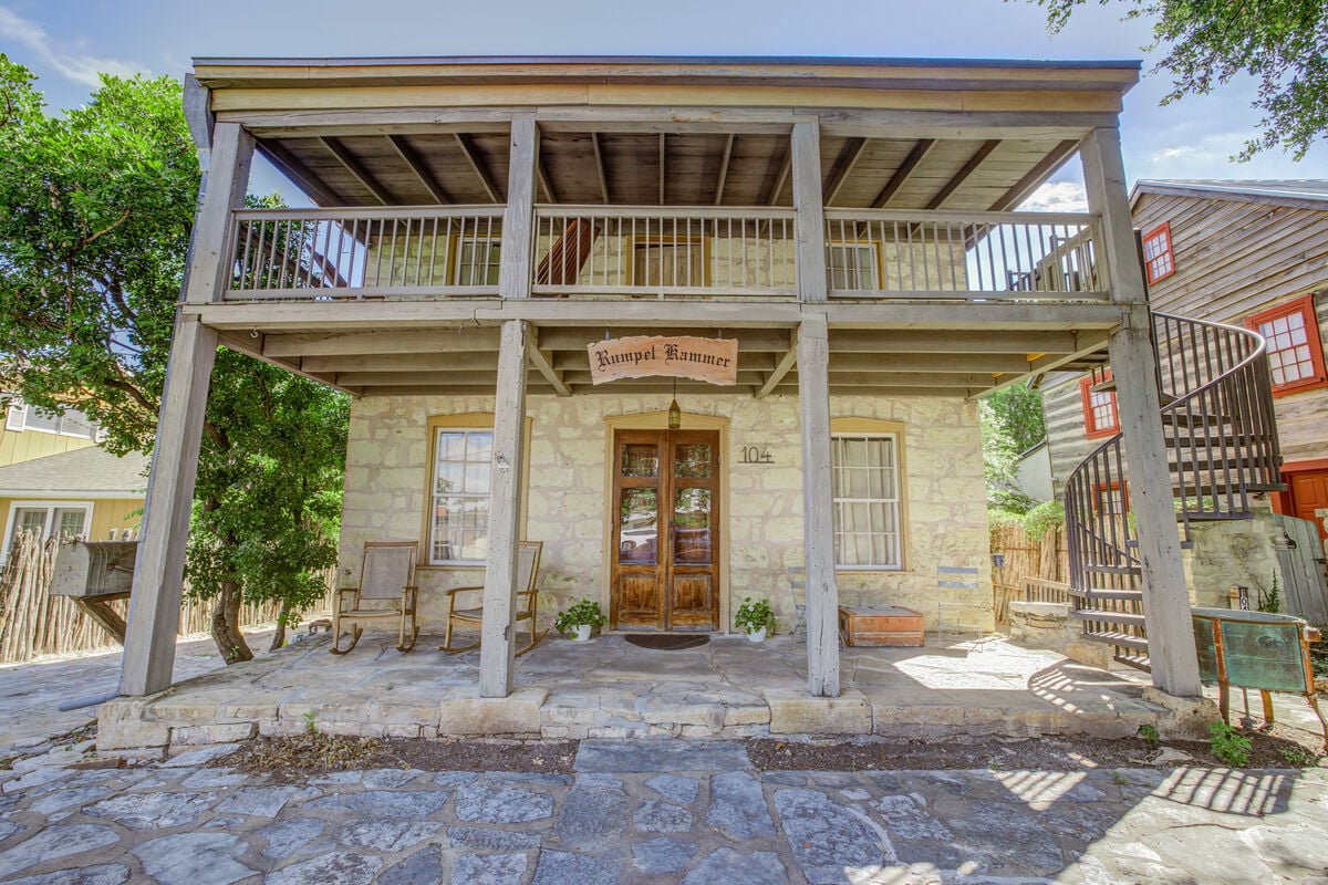 Historic Rumpel Kammer - Steps to Main - Houses for Rent in Fredericksburg,  Texas, United States - Airbnb