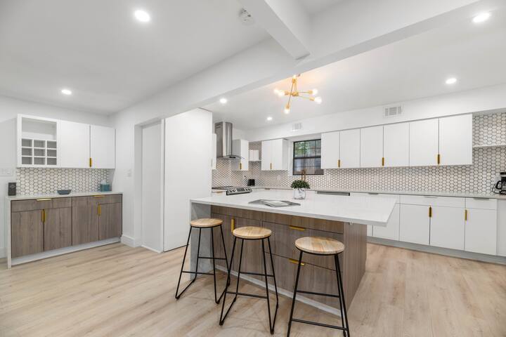 Forest Hill Family Hideaway- 4-Bed Retreat gallery image 3