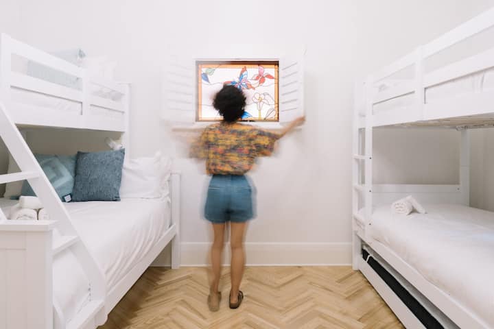 Kids room (downstairs)