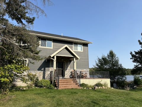 The Lakeside: Hot Tub Pontoon Rental Trail Acces