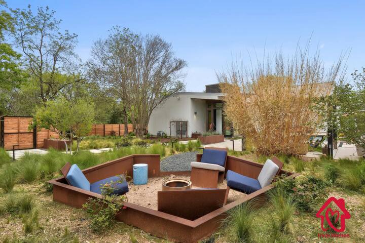 The Nest with Pool and Hot Tub – An Irvie Home gallery image 5