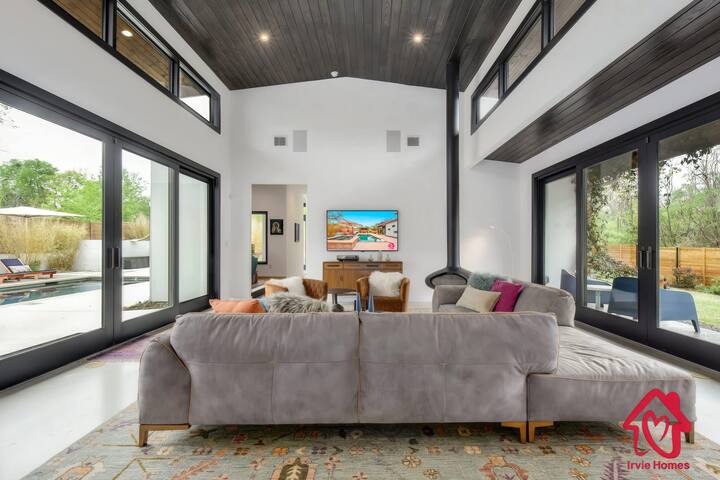 The Nest with Pool and Hot Tub – An Irvie Home gallery image 2