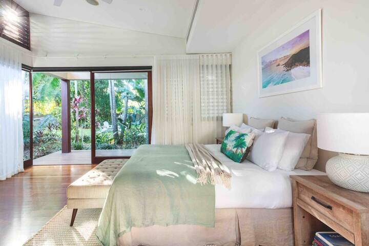 Beachfront Byron Bay – Family + Pets + Heated Pool gallery image 4