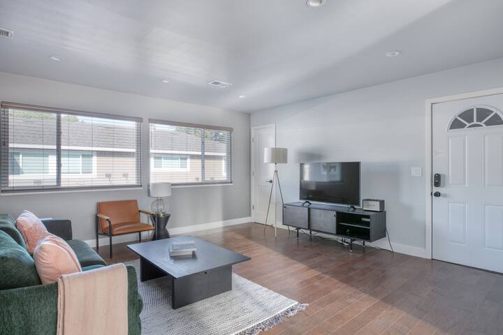 Blueground | Menlo Park, parking & a/c, nr dining gallery image 2