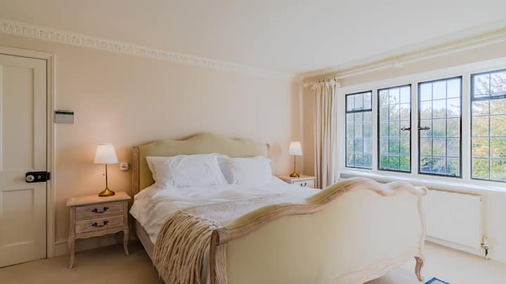 Mayfair Suite, Foxholme Manor, Bolthole Retreats
