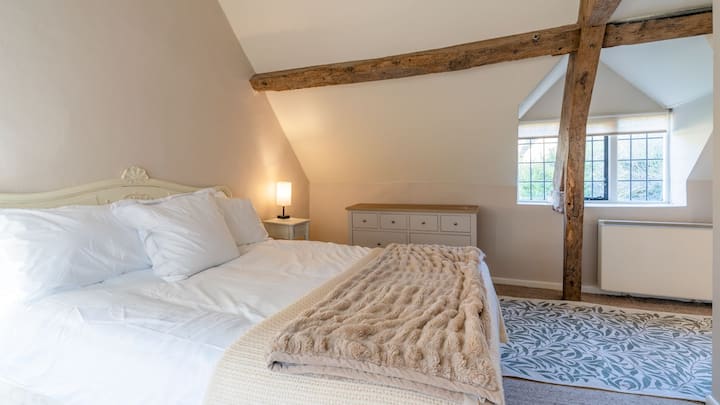 Kensinqton, Foxholme Manor, Bolthole Retreats