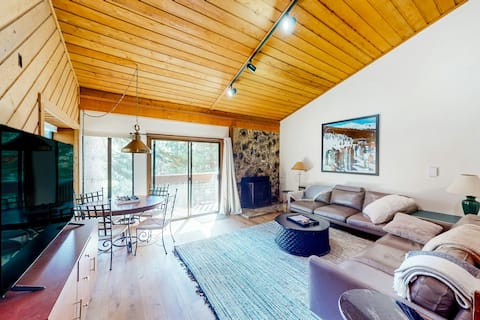 2BR with pool, hot tub, & sauna