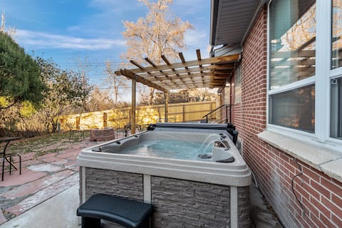 Ultimate Lakewood Retreat | Air Hockey + Hot Tub |
