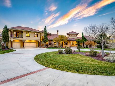 #HabitueHomes - Wild Horse - Weddings! Retreats!