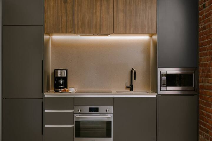 Sonder Apollon | Superior Two-Bedroom Apartment gallery image 4