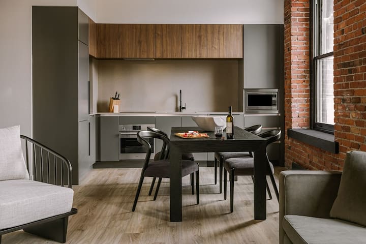 Sonder Apollon | Spacious Two-Bedroom Apartment gallery image 4