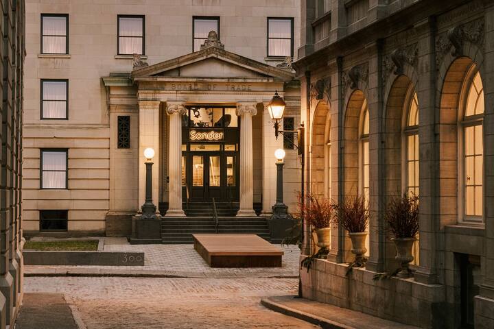 Sonder Apollon | Spacious Two-Bedroom Apartment gallery image 5