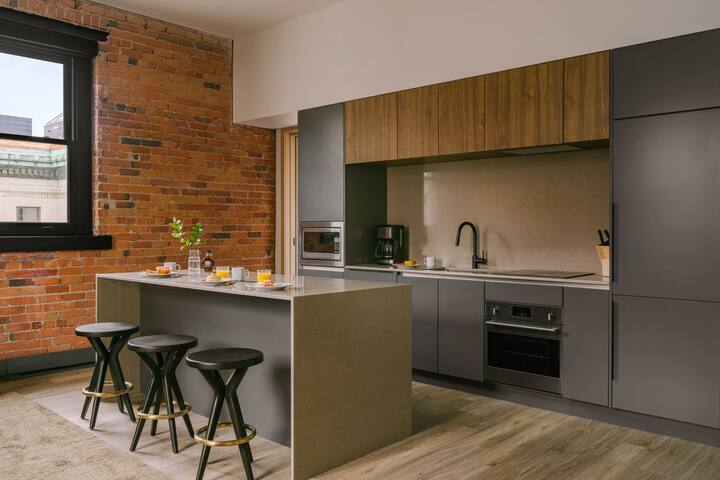 Sonder Apollon | Three-Bedroom Apartment gallery image 4