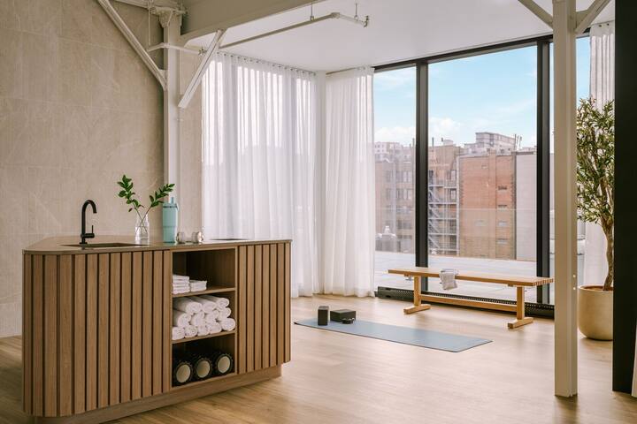 Sonder Apollon | Three-Bedroom Apartment gallery image 3