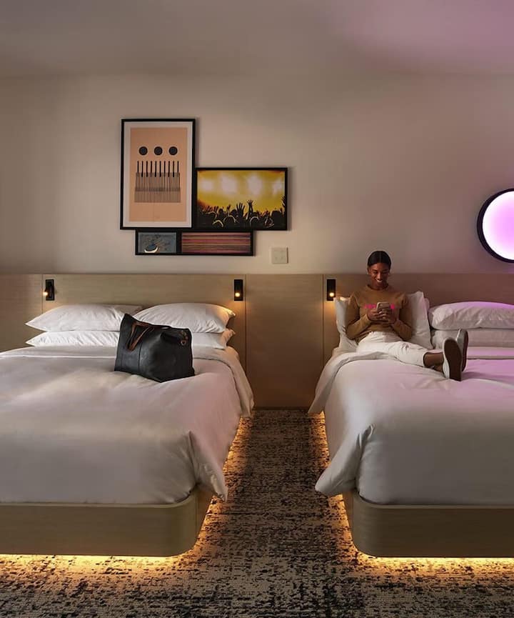 Unit with 2 Queens Room