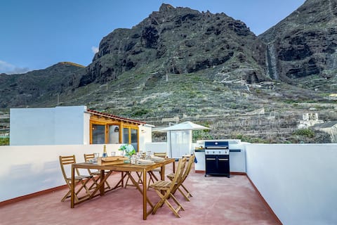 Spacious Home w/ Tropical pick-up Garden/Near Seas