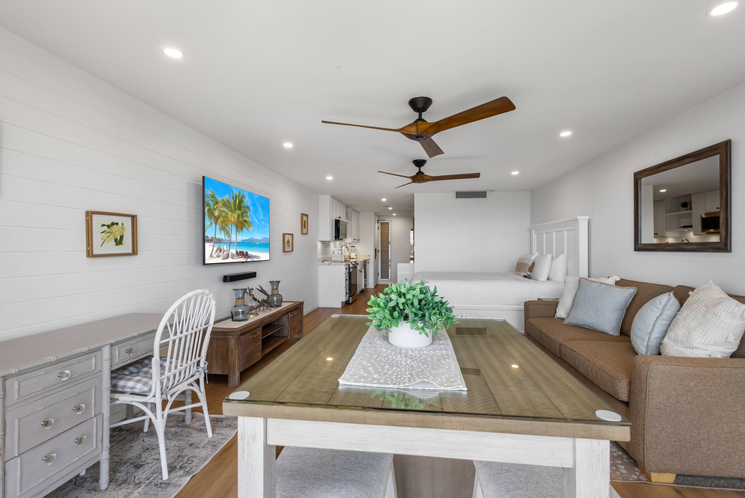 Condo in Lahaina · ★4.33 · Studio · 2 beds · 1 bath - Image 4