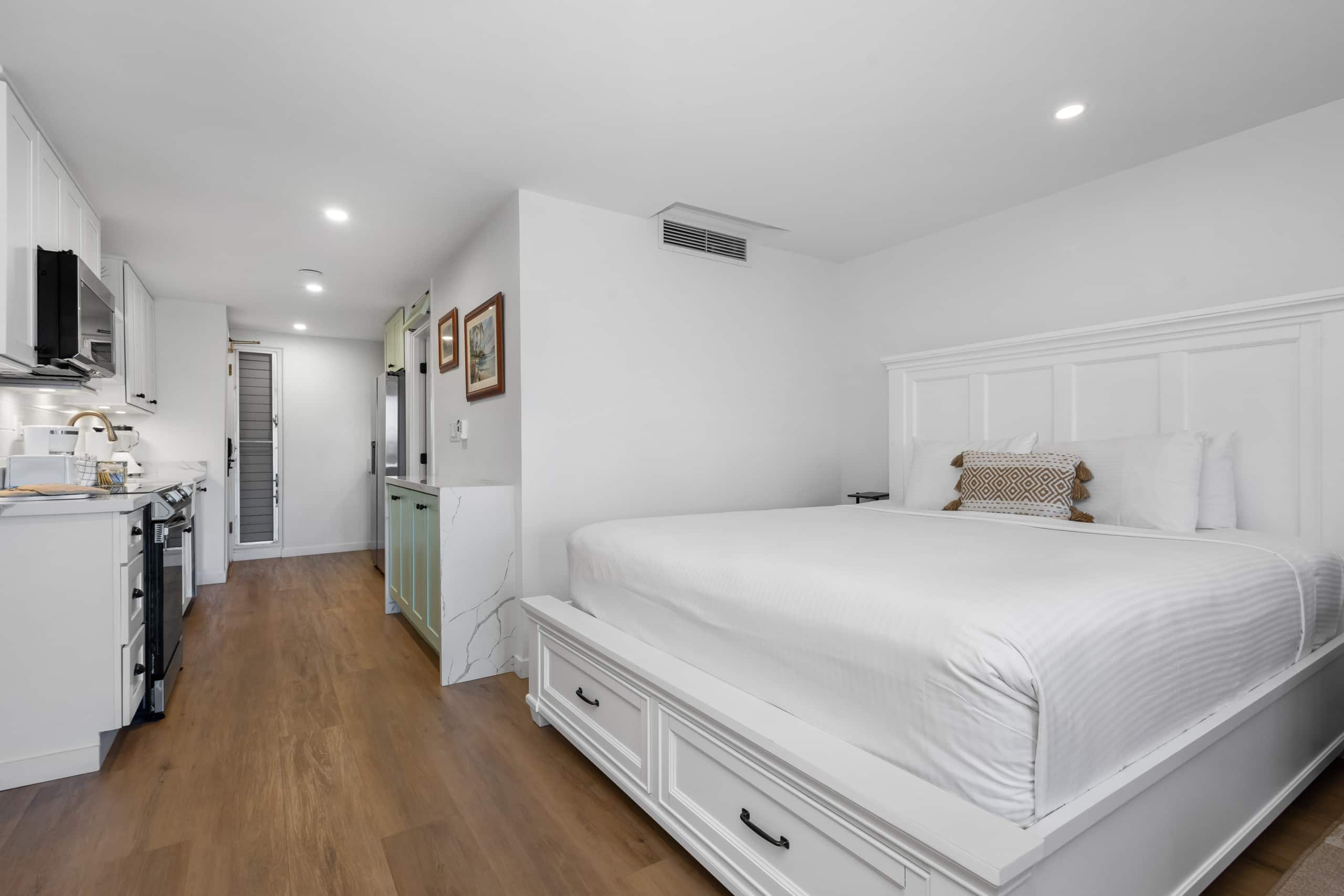 Condo in Lahaina · ★4.33 · Studio · 2 beds · 1 bath - Image 9
