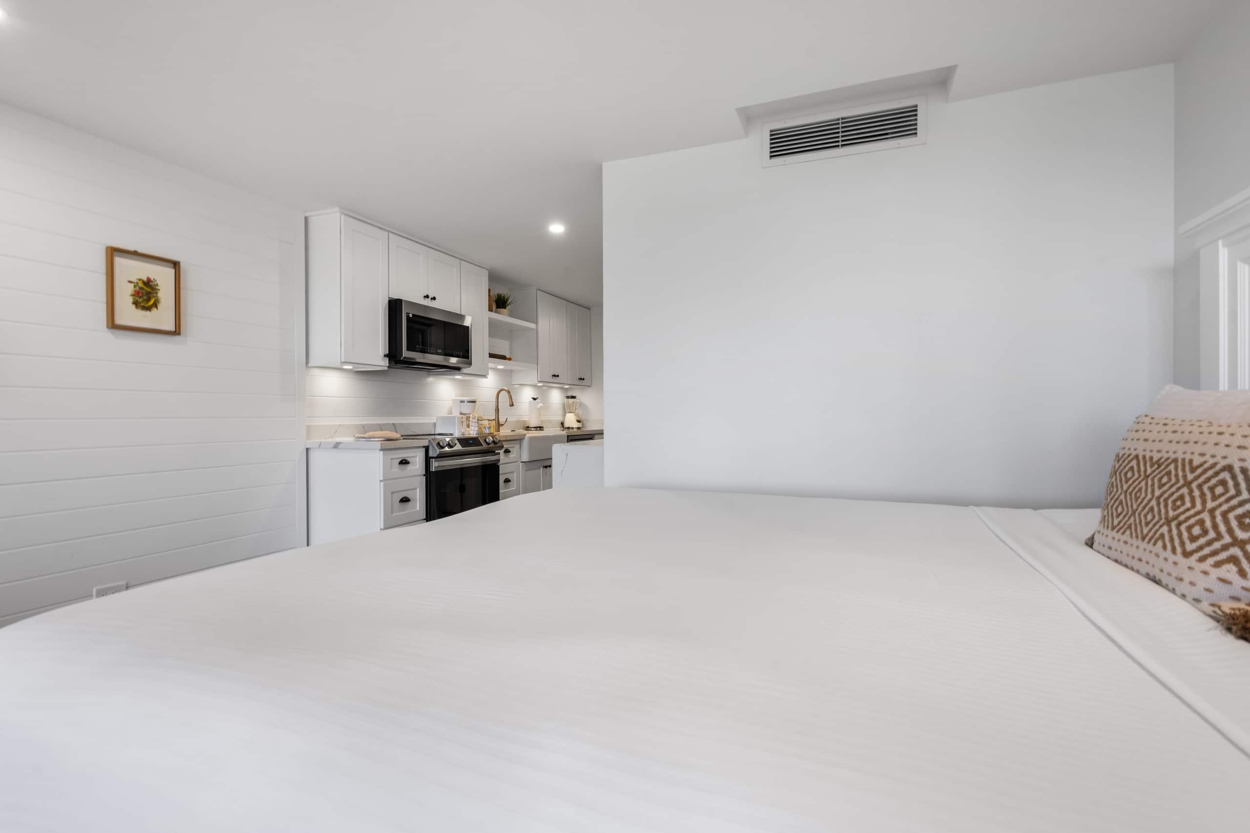 Condo in Lahaina · ★4.33 · Studio · 2 beds · 1 bath - Image 8