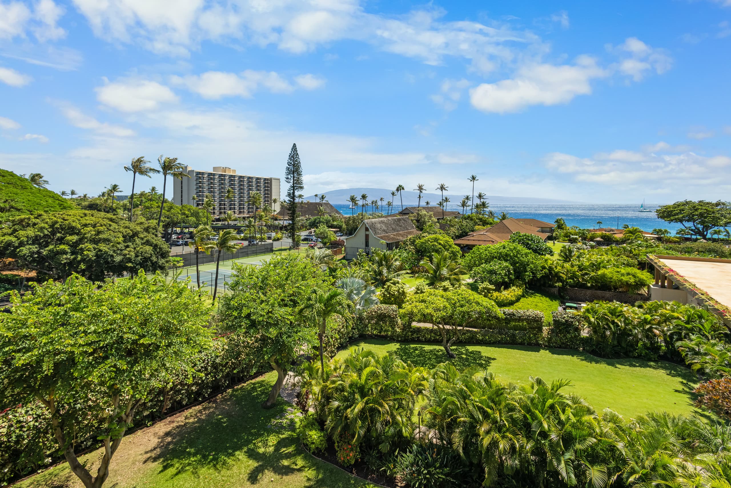 Condo in Lahaina · ★4.33 · Studio · 2 beds · 1 bath - Image 2
