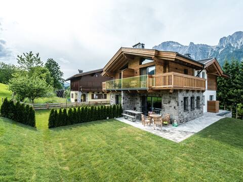 Luxury holiday home with sauna and garden