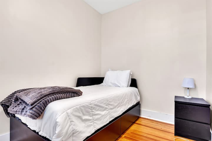 غرفة النوم #1 سرير مفرد