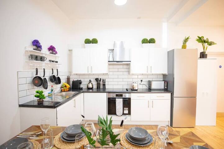 London Fulham Lovely and Spacious 4-bedroom Apartm gallery image 3