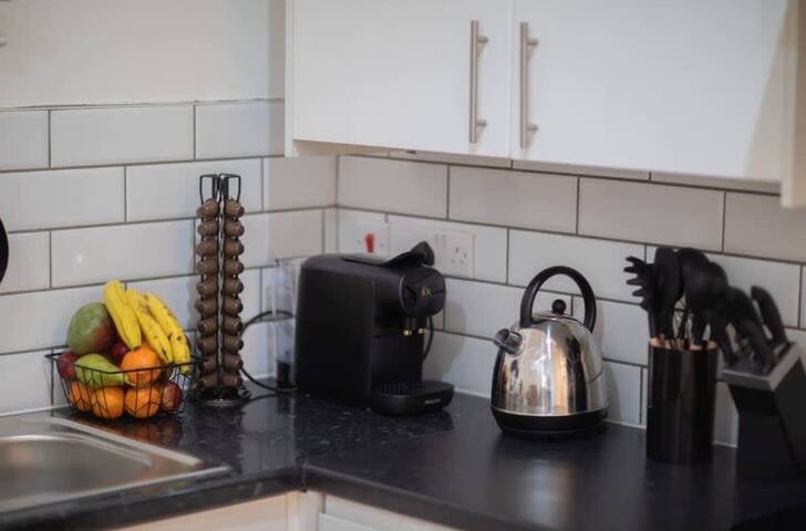 London Fulham Lovely and Spacious 4-bedroom Apartm gallery image 5