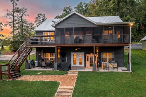 Lakefront Luxury. Hot Tub. Sauna. Fire Pit. Kayaks