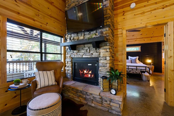 Luxury Cabin Hot Tub Romantic Broken Bow Hochatown - Hochatown, OK