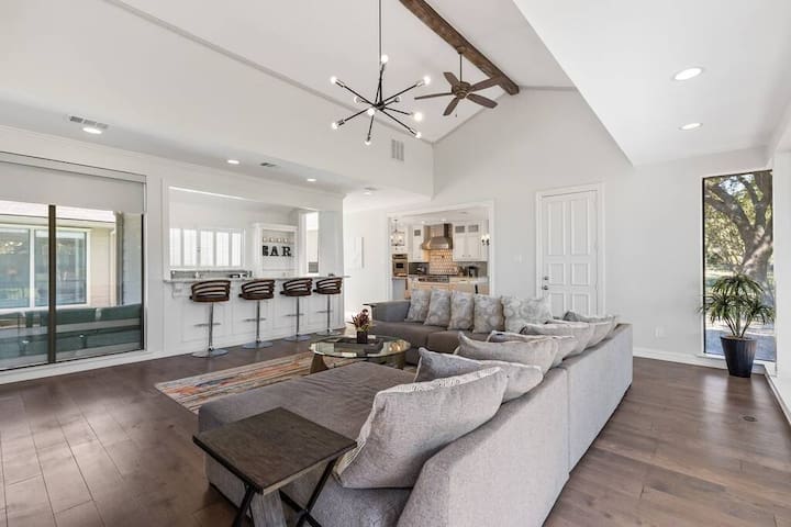 Breathtaking Home/Pool/Golf View gallery image 3