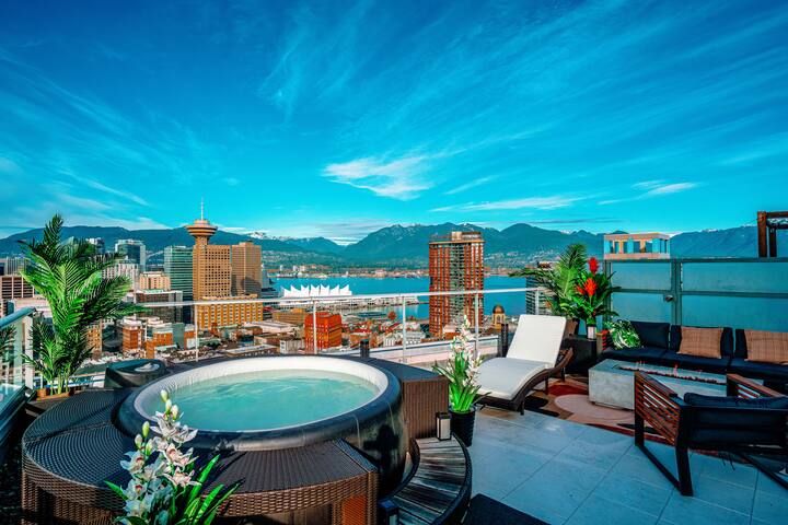 The Skydeck Penthouse – Panoramic Hot Tub Views gallery image 2