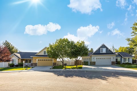 2 Properties, Pool Access, Sleeps up to 28 Guests!