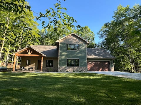 5 Bed, 6 Bath Home Sleeps 24 w/Hot Tub in Door Co.