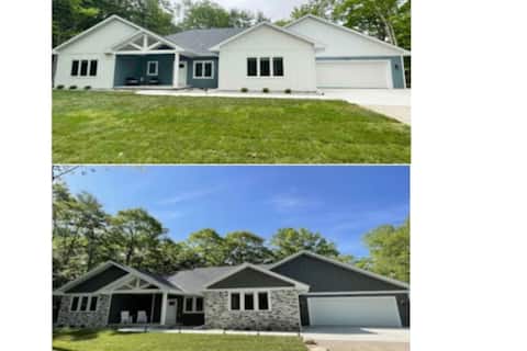 2 Neighboring Homes Sleep 24 - 8 Bedrooms/10 Baths