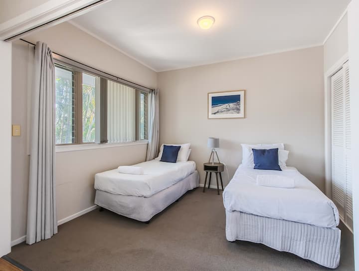 The second bedroom features 2 single beds