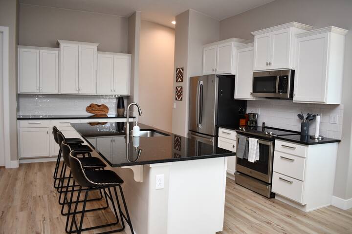 4BR Oasis • Pool • Spa • Near Golf & Casinos gallery image 5