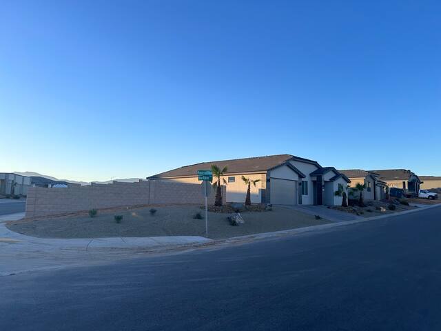 4BR Oasis • Pool • Spa • Near Golf & Casinos gallery image 4