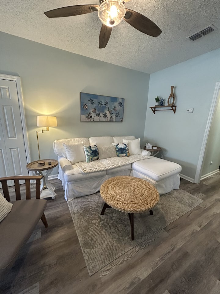 Sunshine House 2|1 Blk To Beach| Close To Mayo - Jacksonville Beach, FL