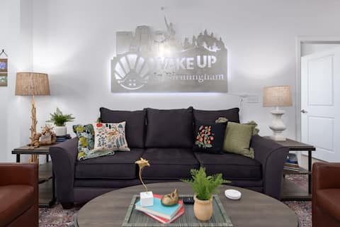 Lux 2 BR w/private 2 bath Mins to Oak Mtn St Park