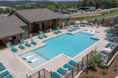Lux 2 BR w/private 2 bath Mins to Oak Mtn St Park