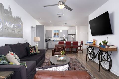 Luxury 2 BR Mins to Oak Mountain St Park