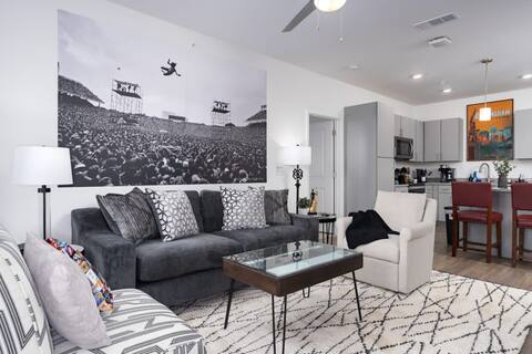 Luxury 2 BR Getaway Near Oak Mountain Park