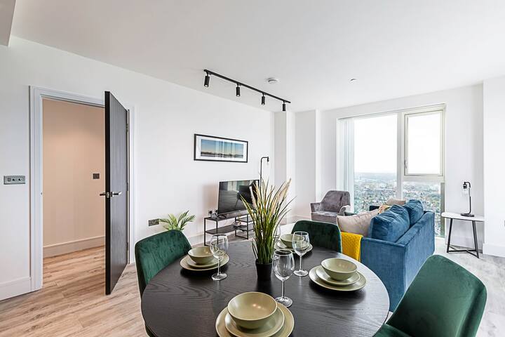 Modern Sky-High Flat In North Acton gallery image 5