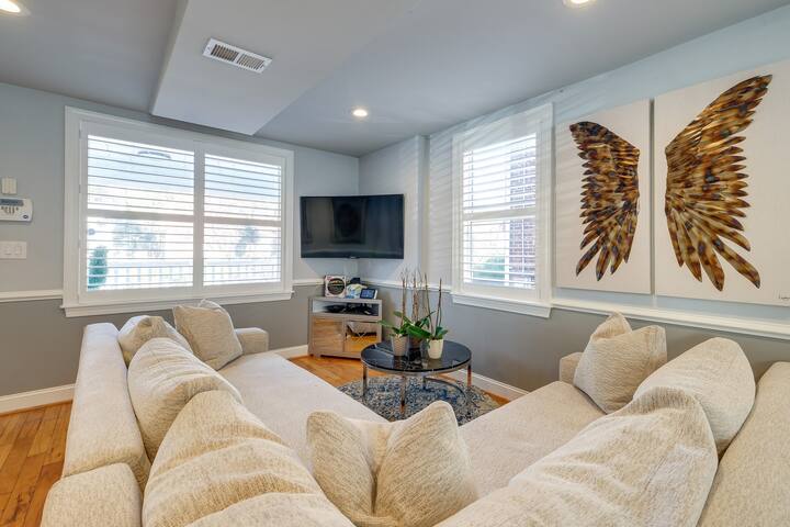 Hot Tub & Rooftop Game Room: Unique Home in DC gallery image 3