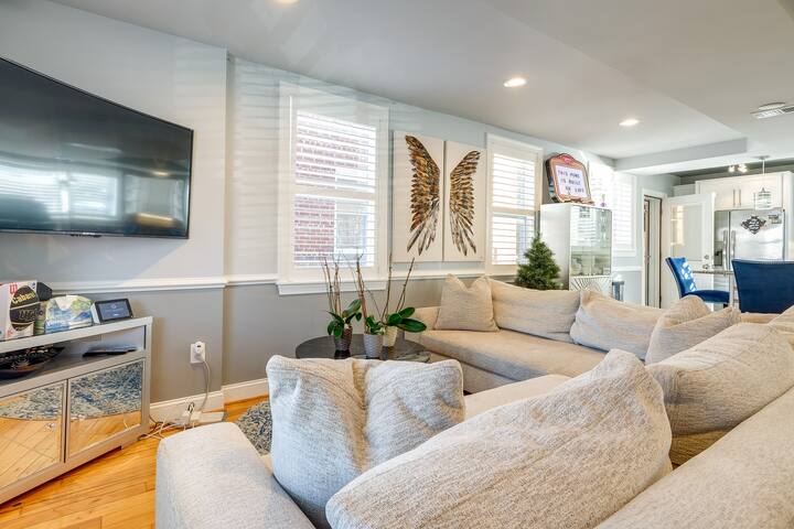 Hot Tub & Rooftop Game Room: Unique Home in DC gallery image 5